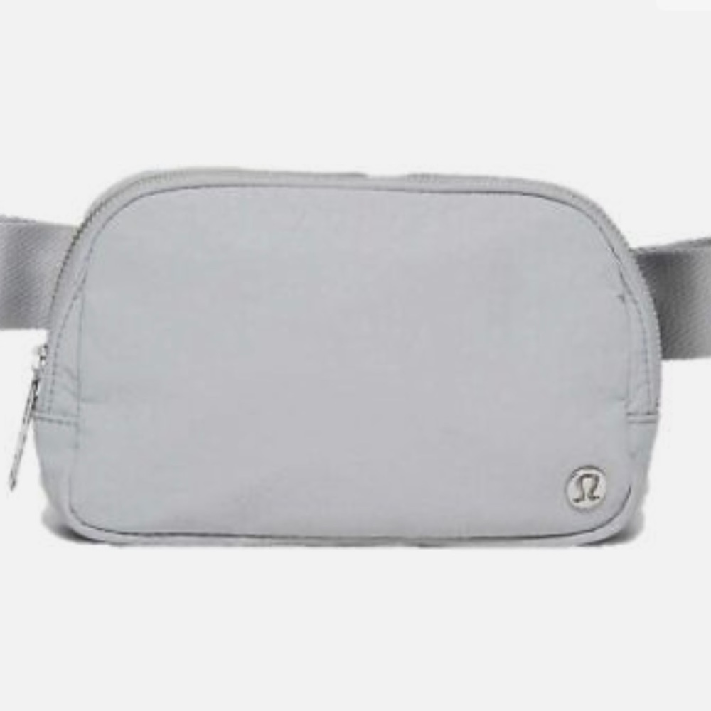 Wear everywhere belt bag silver drop
